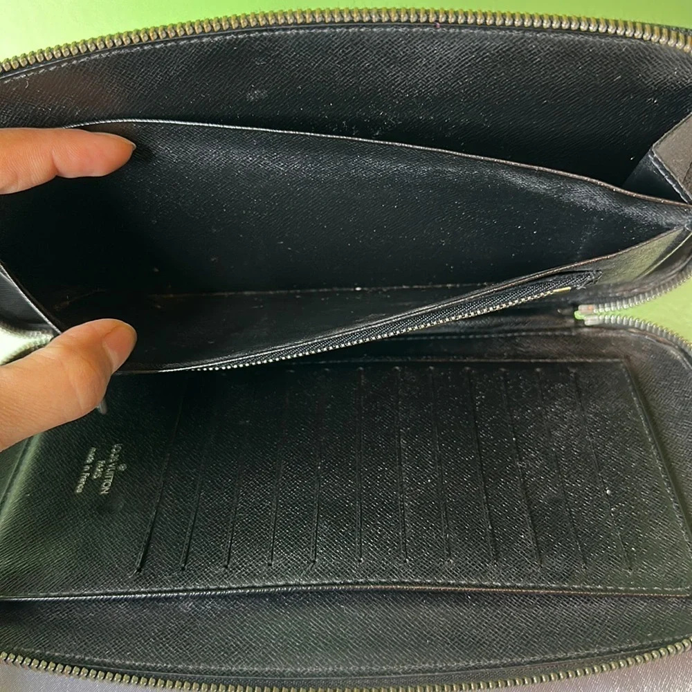 Authentic 𝑳𝒐𝒖𝒊𝒔 𝑽𝒖𝒊𝒕𝒕𝒐𝒏 𝑶𝒓𝒈𝒂𝒏𝒊𝒛𝒆𝒓 𝑩𝒍𝒂𝒄𝒌 𝑴𝑰4007 - Picture 6 of 9